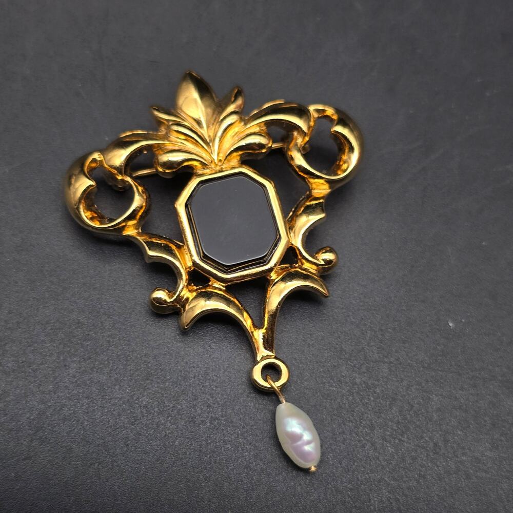 Avon Genuine Onyx Gold Tone Brooch Faux Pearl Charm Vintage Jewelry
